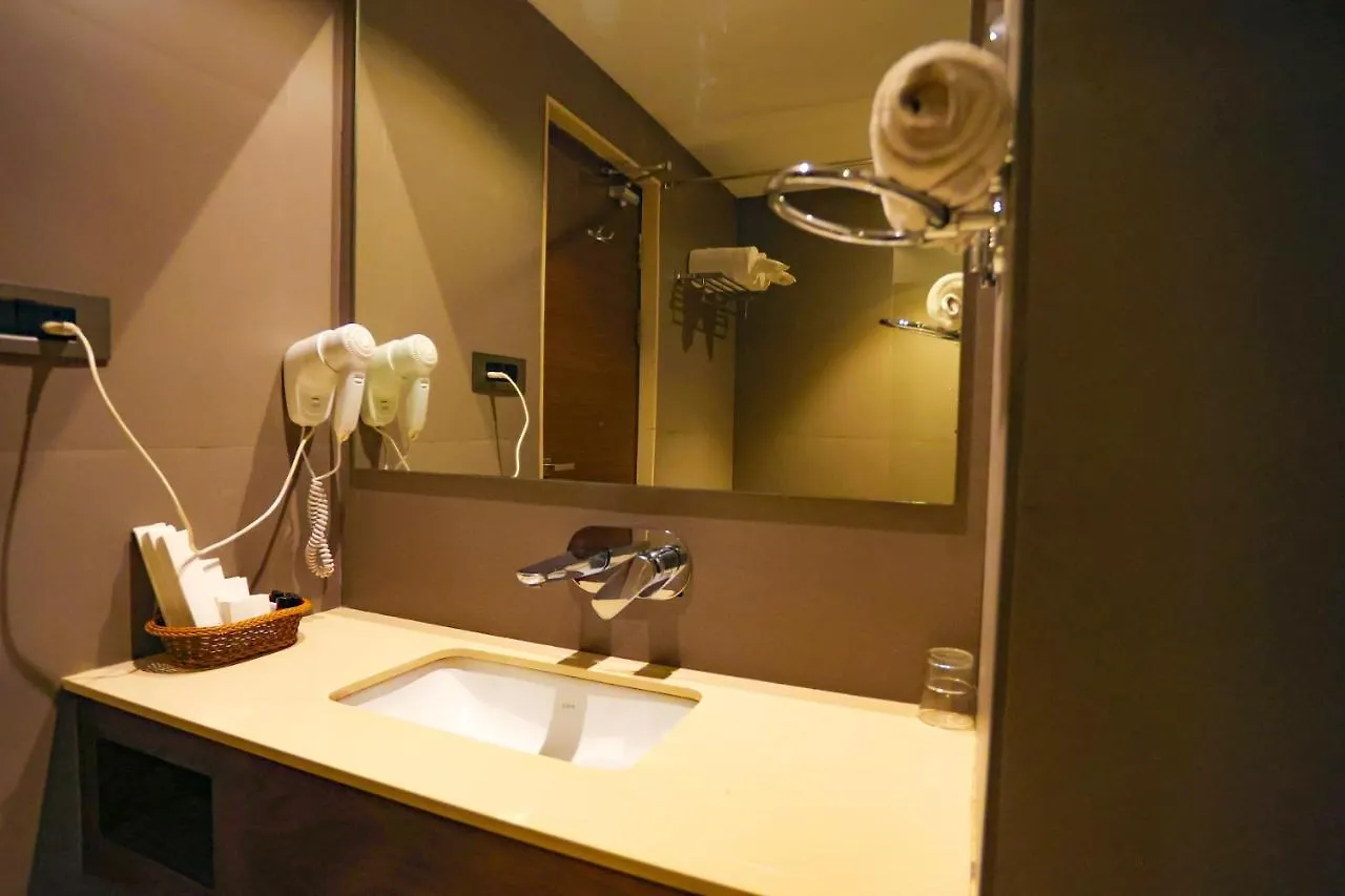 Hotel Ceasar Palace Kottayam 4*,